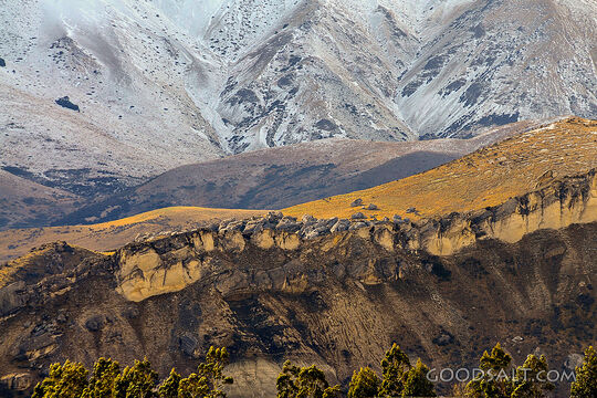 Close mountainside detail.