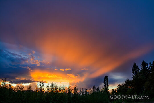 Rays of Light From a Glory Hole