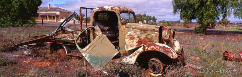 1950s Morris tray truck quietly falling to pieces.