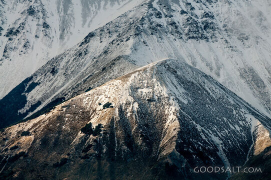 Close mountainside detail.