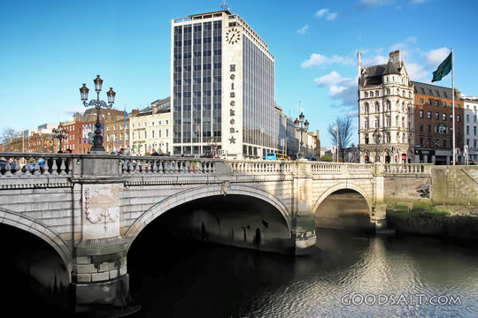 O&#039;Connell Bridge Over the River Liffey