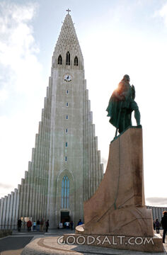 Hallgrimskirkja Church and Leif Erikson Statue