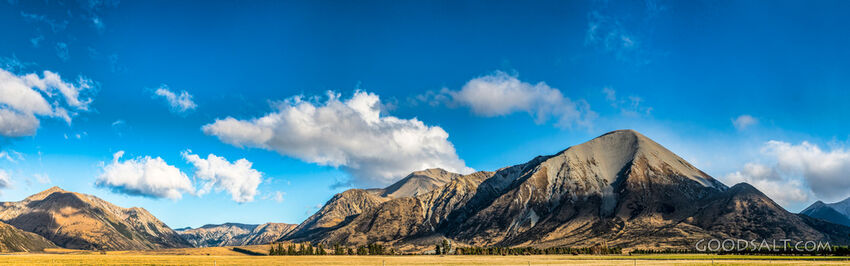 Mountain scenery around New Zealand&#039;s Arthurs Pass.