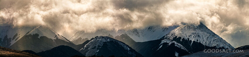 Mountain scenery around New Zealand&#039;s Arthurs Pass.