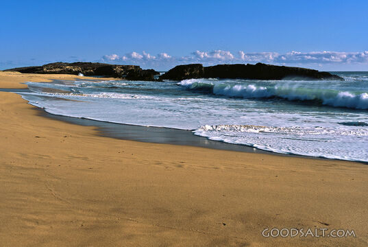 ocean waves at the beach
