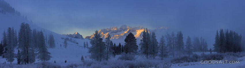 IDAHO. Stanley Basin. Panorama of the sunrise on the Sawtoot