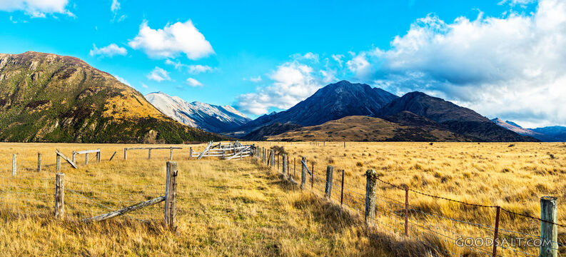 snowy mountainous scenery at Arthurs Pass, NZ