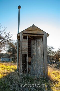 toilet or &quot;dunny&quot; out back