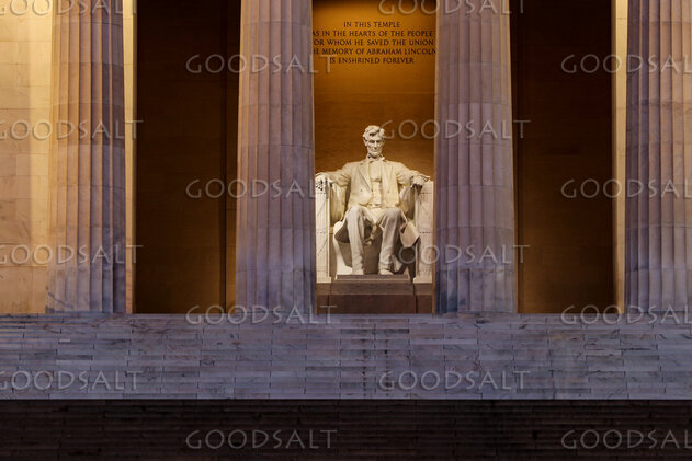 Abraham Lincoln Memorial at Dusk