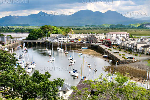 Harbor Village Beneath the Mountains