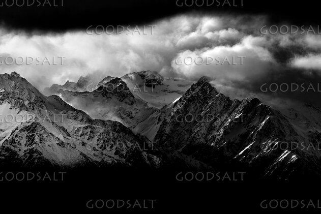 Majesty Above the Mountain Peaks