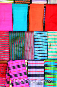 Woven Cloth Market Display