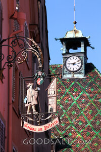 Maison au Pèlerin Clock Tower Sign