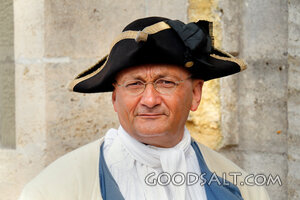 Colonial Gentleman in Tricorn Hat